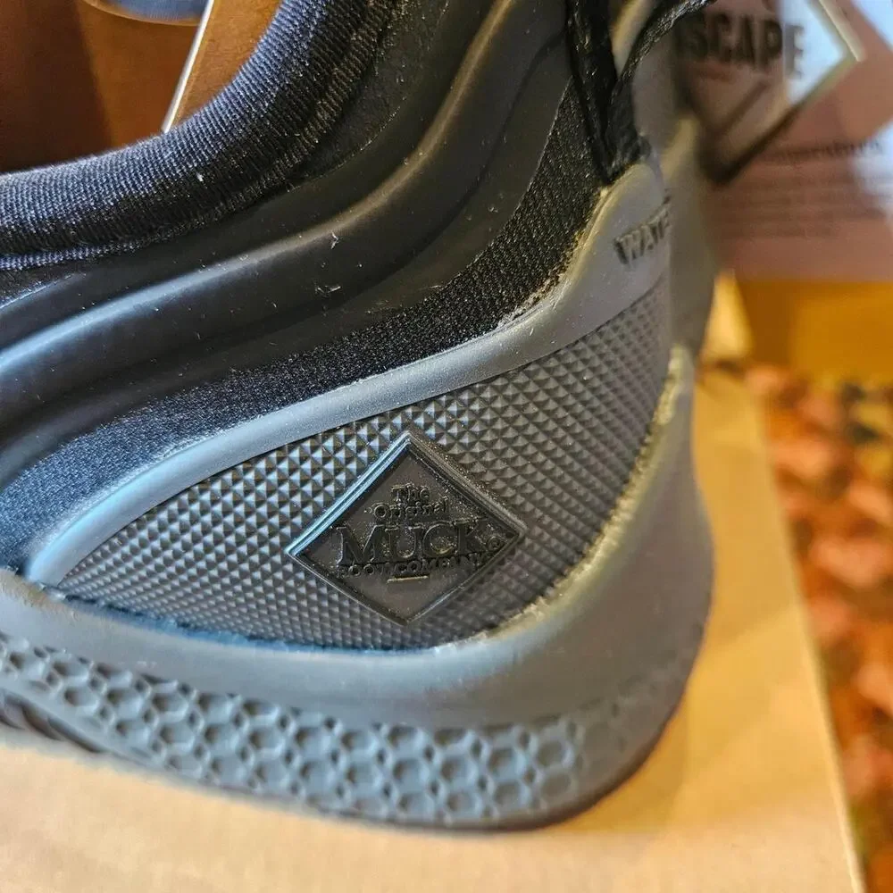 sz 5 Muck boots gray black